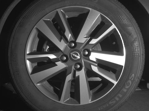 Used 2025 Nissan Versa SV image 12