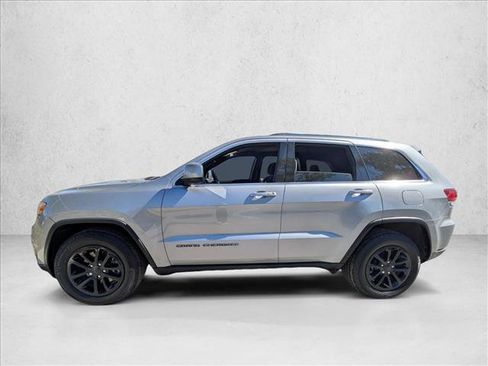 Used 2021 Jeep Grand Cherokee Laredo image 9
