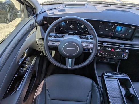 Certified 2025 Hyundai Tucson Limited image 17