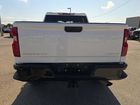 Used 2022 Chevrolet Silverado 2500 Custom w/ Custom Value Package RWD image 4