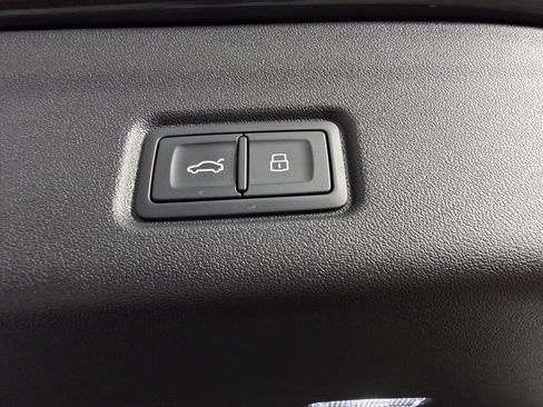 Used 2025 Audi Q6 e-tron Premium Plus w/ Premium Plus RWD image 26