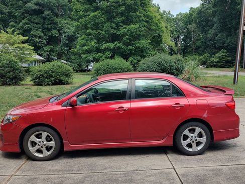 Used 2011 Toyota Corolla S FWD image 2