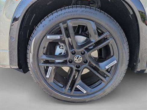 New 2026 Volkswagen Tiguan SE R-Line FWD image 9