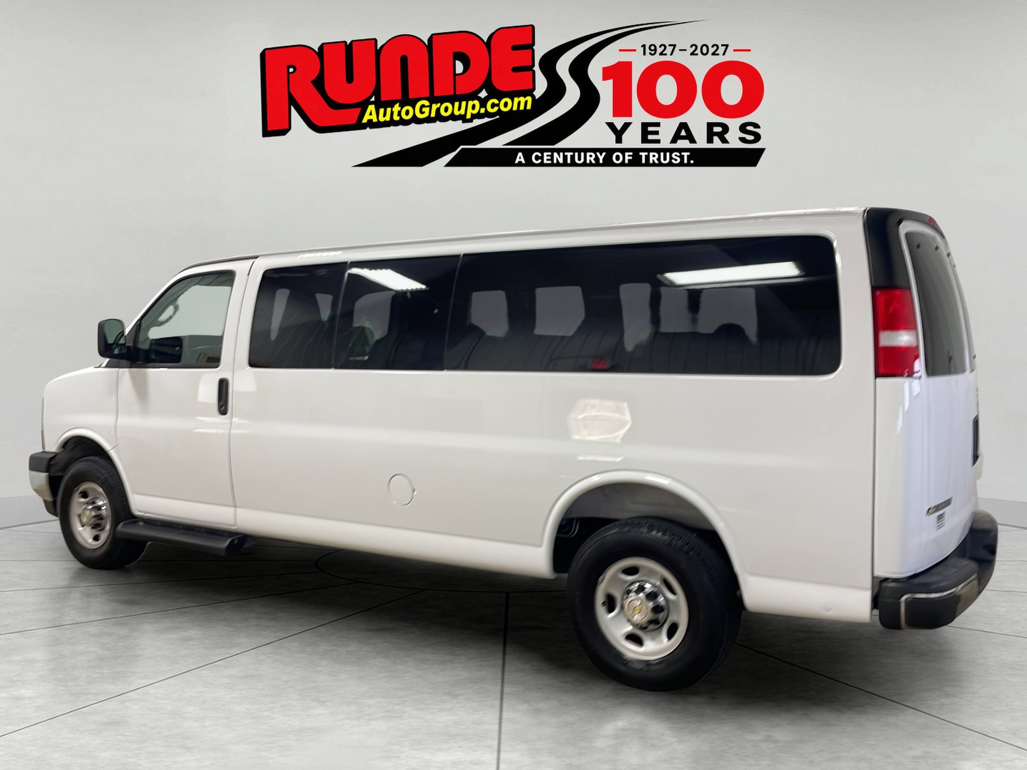 Used 2025 Chevrolet Express 3500 LT w/ LT Preferred Equipment Group RWD image 3