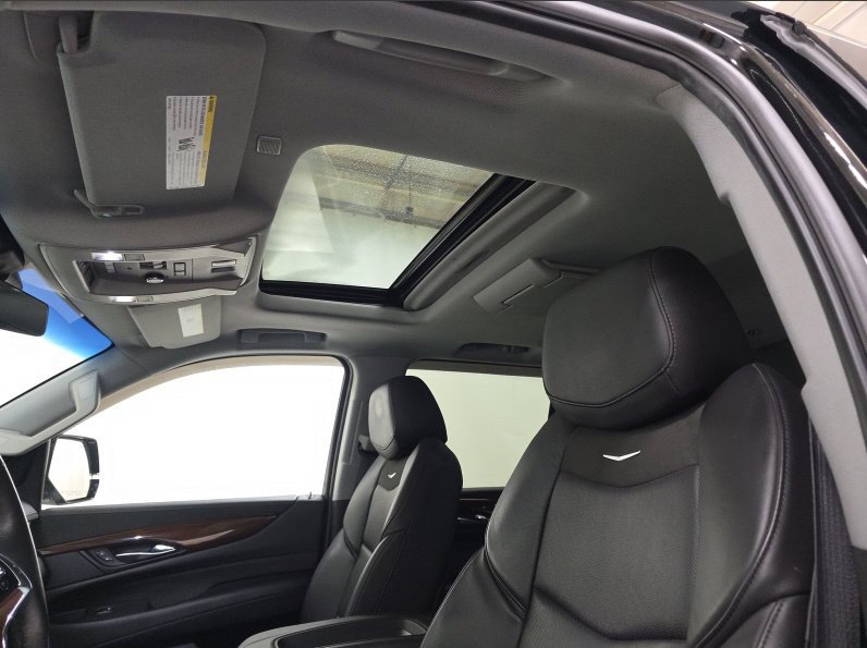 Used 2019 Cadillac Escalade Premium Luxury AWD/4WD image 8
