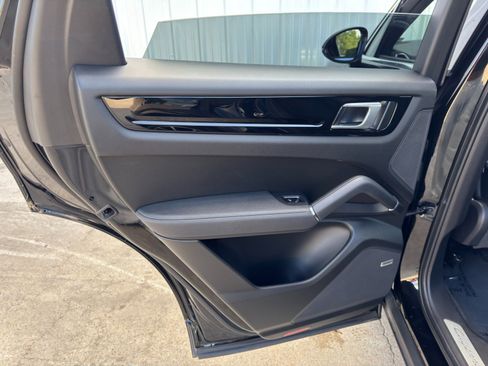 Used 2022 Porsche Cayenne E-Hybrid image 46