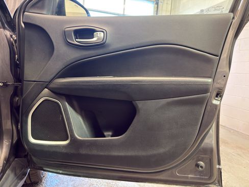 Used 2019 Jeep Compass Altitude AWD/4WD image 21