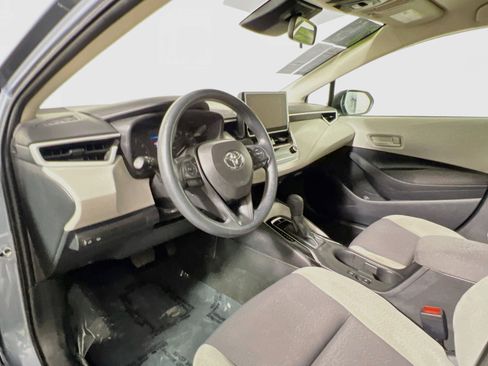 Used 2025 Toyota Corolla LE FWD image 30