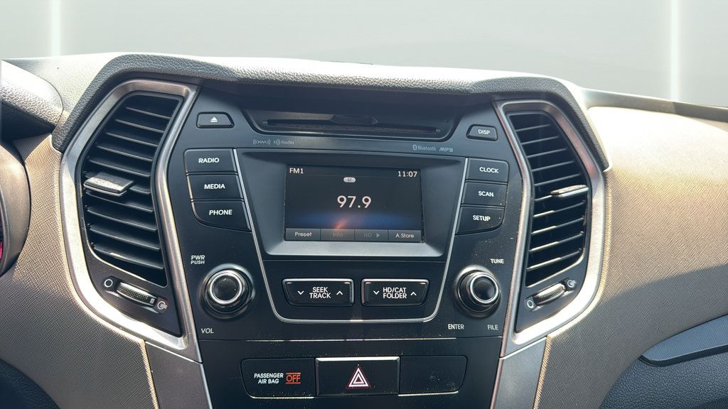 Used 2016 Hyundai Santa Fe SE AWD/4WD image 24