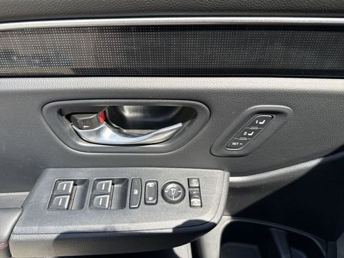 Used 2025 Honda Pilot Black Edition image 17