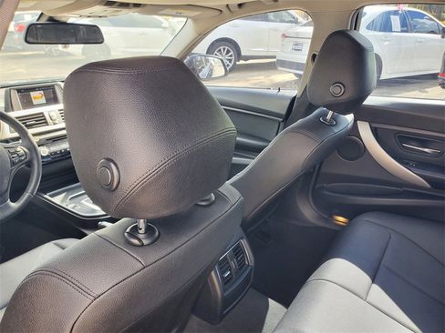 Used 2018 BMW 320i Sedan image 10