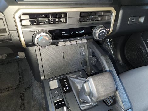 Used 2025 Toyota Tacoma SR AWD/4WD image 39