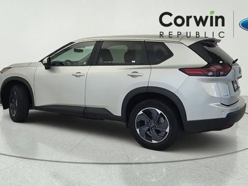 Used 2024 Nissan Rogue SV AWD/4WD image 3