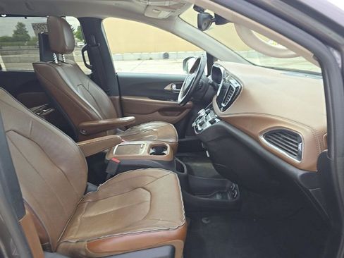Used 2017 Chrysler Pacifica Limited FWD image 15