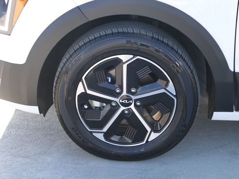 Used 2023 Kia Niro EX image 10