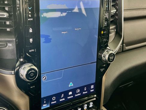 Used 2022 RAM 1500 Laramie AWD/4WD image 13