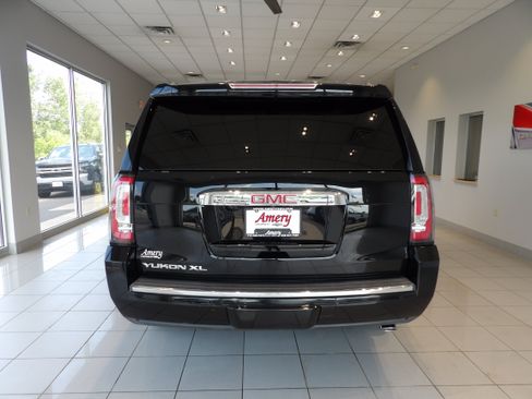 Used 2020 GMC Yukon XL Denali w/ Denali Ultimate Package AWD/4WD image 5