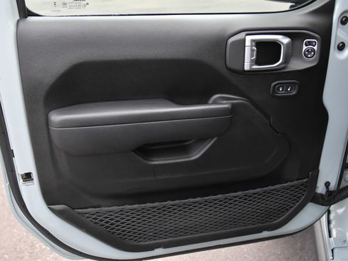 Used 2023 Jeep Wrangler Unlimited AWD/4WD image 16