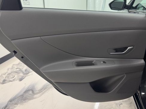 Used 2024 Hyundai Elantra SEL FWD image 21
