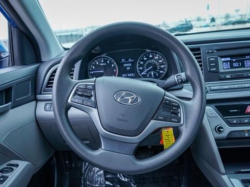 Used 2018 Hyundai Elantra SE image 13