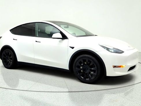 Used 2023 Tesla Model Y Long Range AWD/4WD image 3