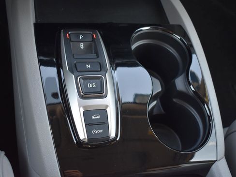 Used 2018 Honda Pilot Touring image 10