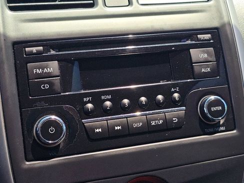 Used 2015 Nissan Versa SV FWD image 25