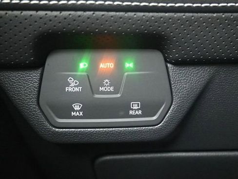 Used 2025 Volkswagen Atlas SE FWD image 15