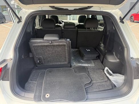 Used 2023 Volkswagen Tiguan SE R-Line FWD image 8