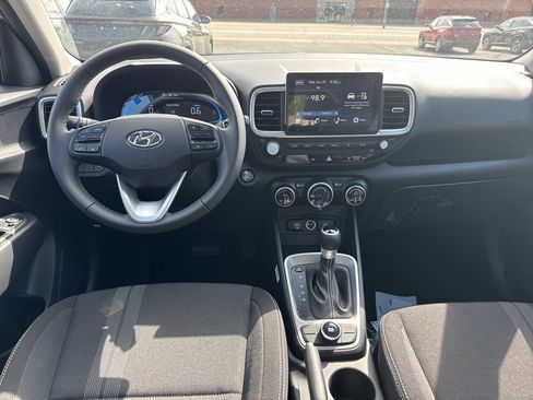 New 2025 Hyundai Venue SEL image 18