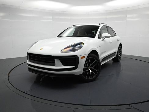 Used 2025 Porsche Macan image 1
