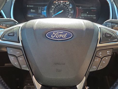 Used 2020 Ford Edge Titanium image 31