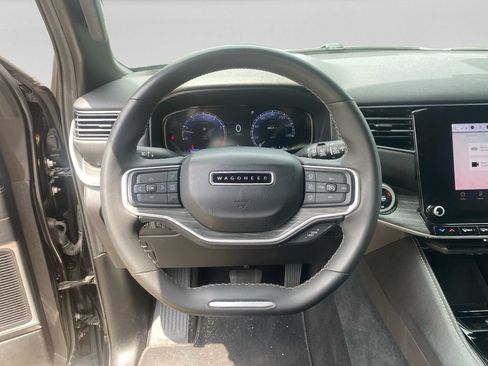 Used 2024 Jeep Wagoneer Series II w/ Flexible Seating Group AWD/4WD image 12