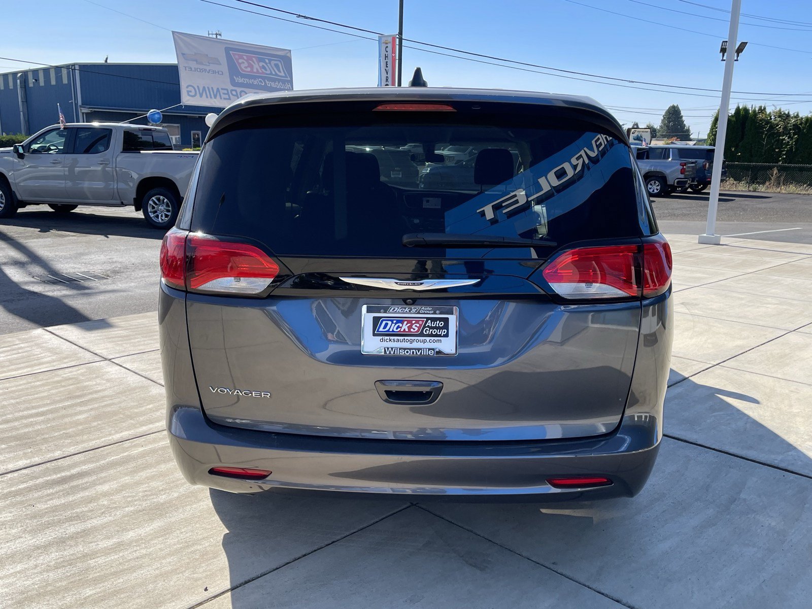 Used 2022 Chrysler Voyager LX FWD image 4