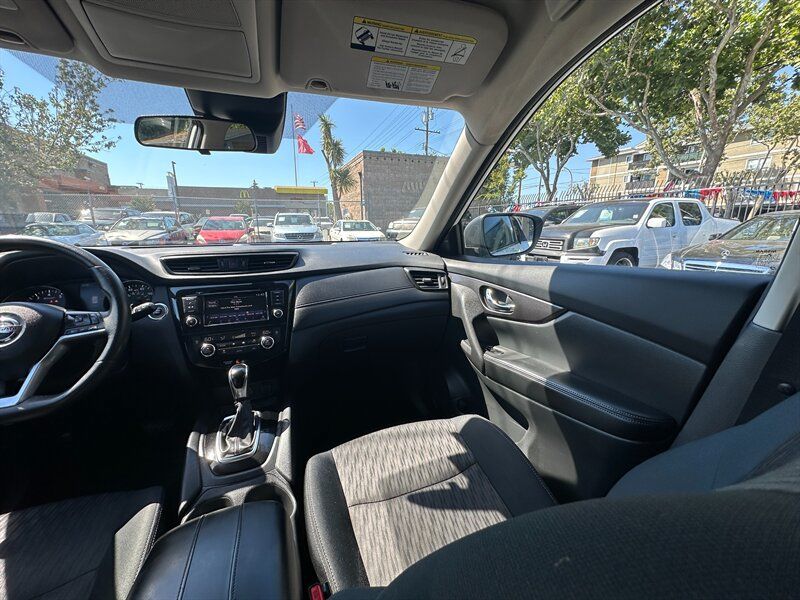 Used 2019 Nissan Rogue SV FWD image 14