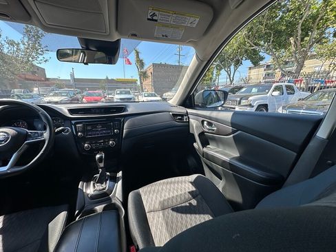 Used 2019 Nissan Rogue SV FWD image 14