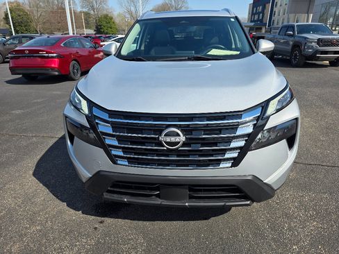 Used 2024 Nissan Rogue SV w/ SV Premium Package image 8