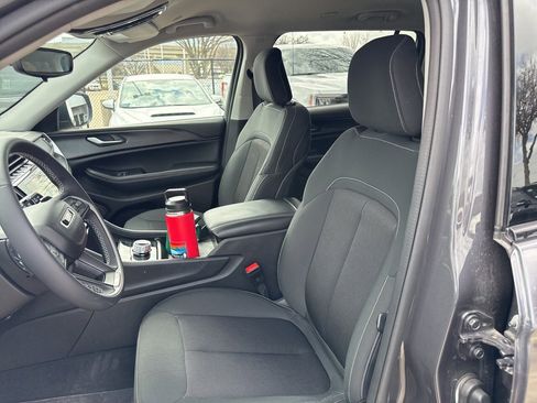 Used 2024 Jeep Grand Cherokee L Laredo image 6