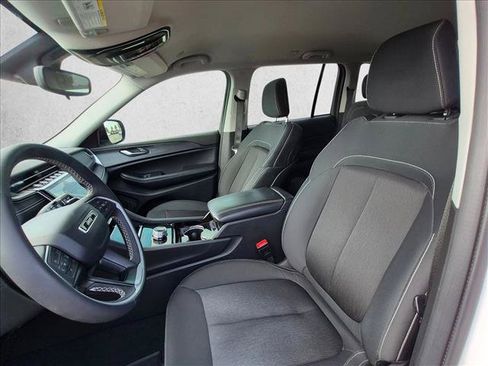 Used 2023 Jeep Grand Cherokee Laredo RWD image 10