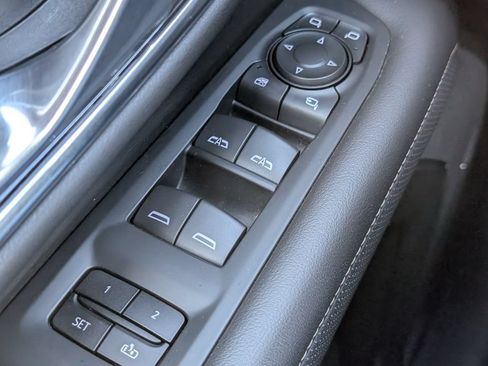 Used 2021 GMC Yukon SLT w/ SLT Premium Package AWD/4WD image 11