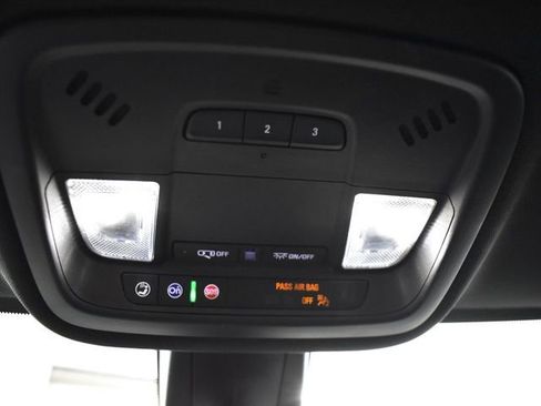 Used 2023 Chevrolet Traverse LT image 28