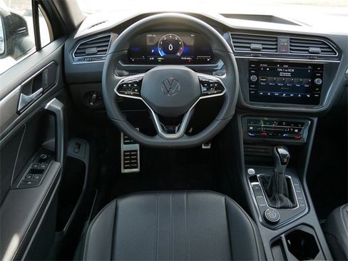Certified 2024 Volkswagen Tiguan SE R-Line image 21