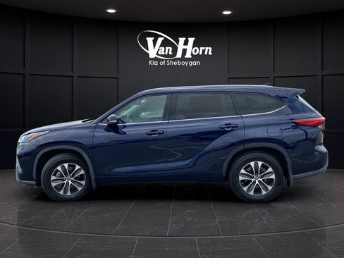 Used 2021 Toyota Highlander XLE FWD image 4