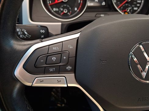 Used 2020 Volkswagen Atlas Cross Sport SE w/ Towing Package image 20