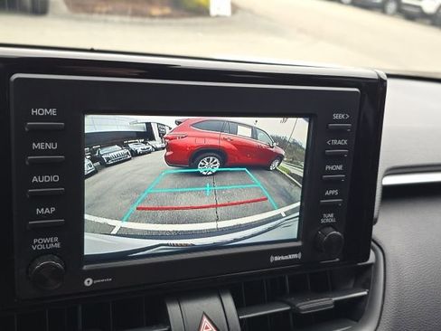 Used 2021 Toyota RAV4 LE image 14