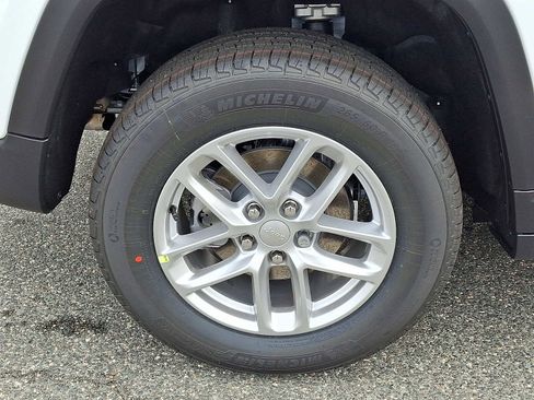 New 2025 Jeep Grand Cherokee Laredo X w/ Luxury Tech Group I image 5