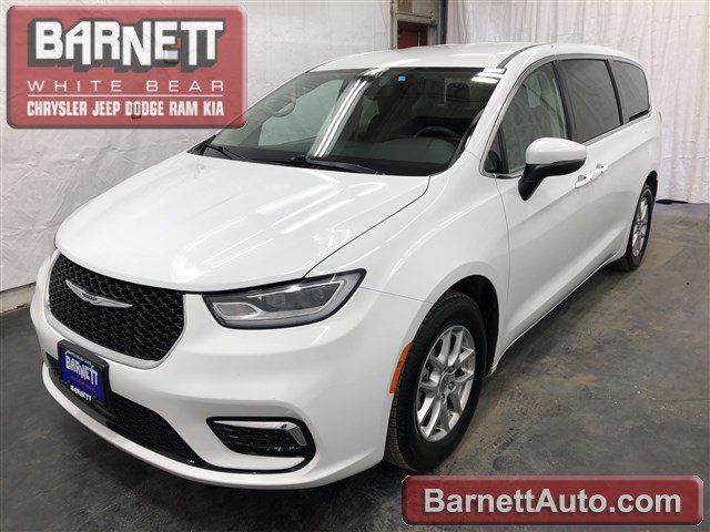 Used 2023 Chrysler Pacifica Touring-L FWD image 1