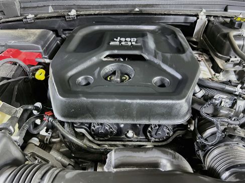 Used 2020 Jeep Wrangler Unlimited Sahara AWD/4WD image 29