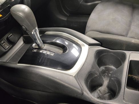Used 2015 Nissan Rogue SV FWD image 26