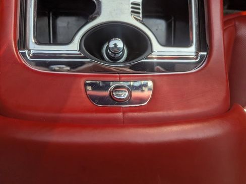 Used 2018 Rolls-Royce Dawn RWD image 34
